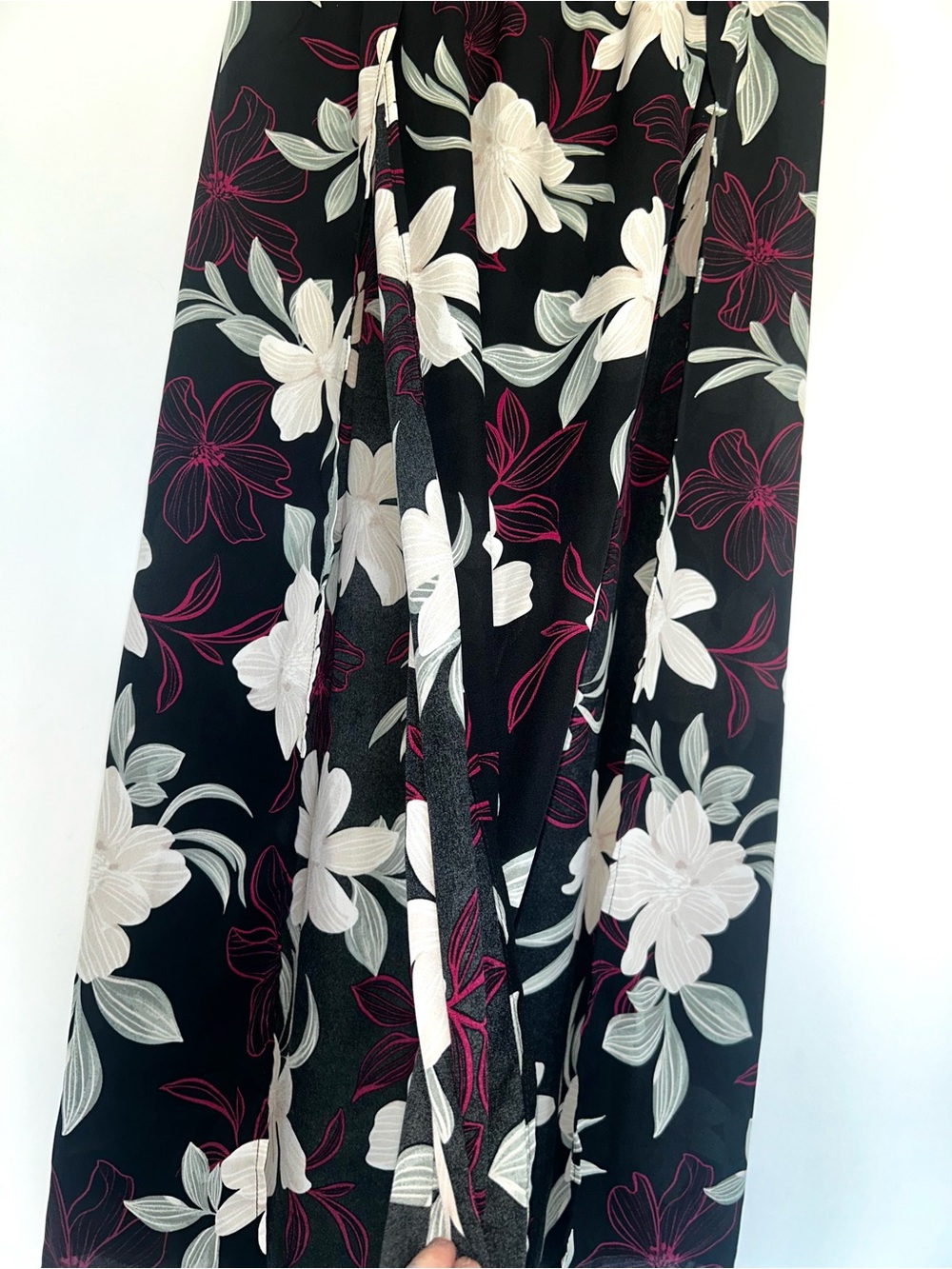 La Vie En Rose Aqua Double-Slit Floral Maxi Skirt Size Small Cream/Black - Picture 3 of 5